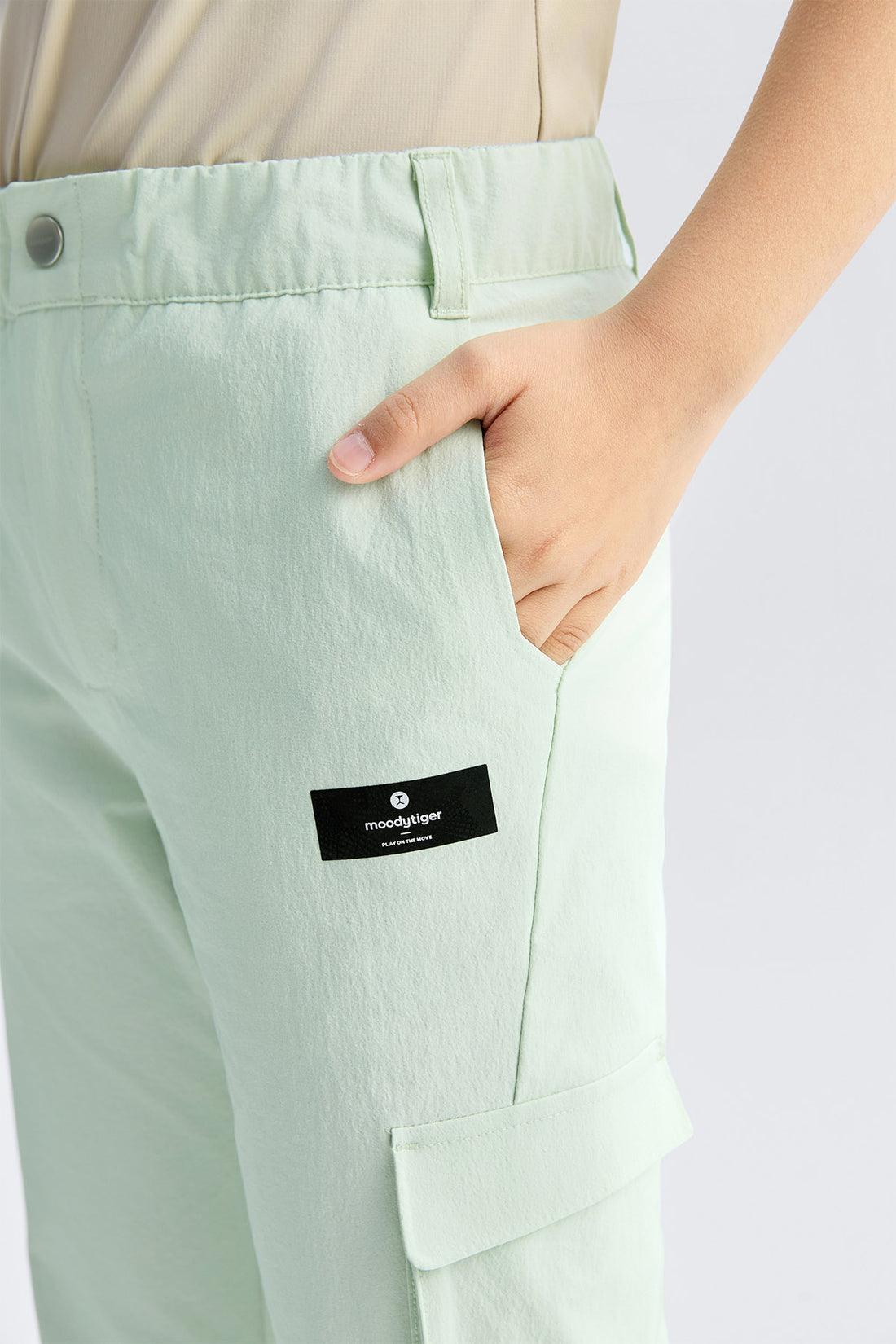 **Pale mint**