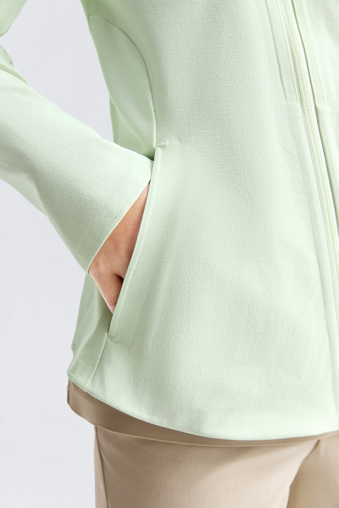 **Pale mint**