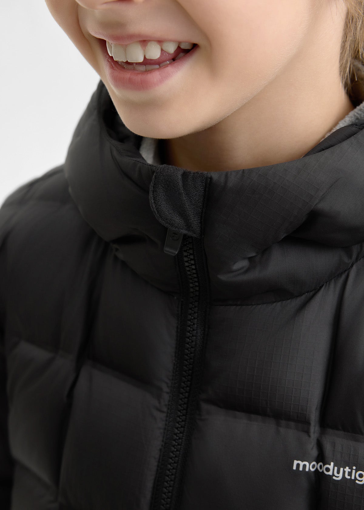 Daunenjacke mit Kapuze